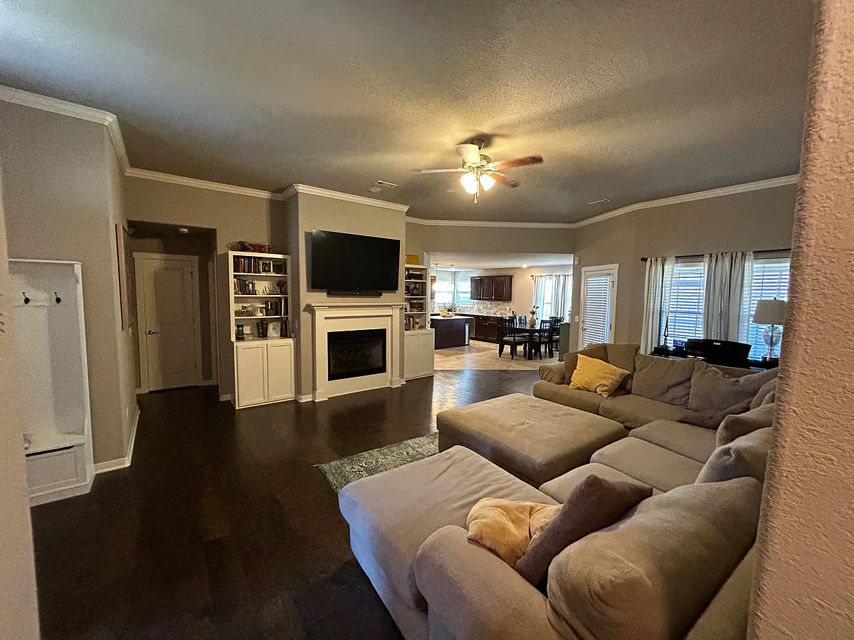 Building Photo - 4028 Deerhurst St