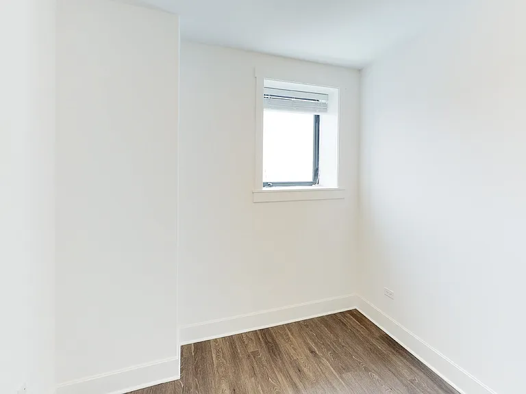 Shoreland — Photo 351
