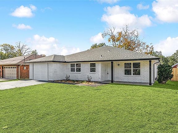 2nd image of 419 Magnolia Ave