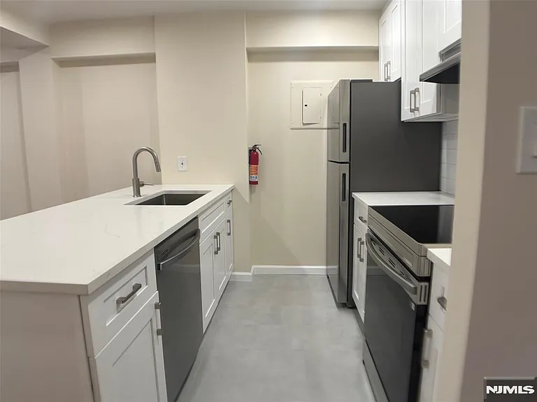 333 Grand Ave #1P — Photo 7