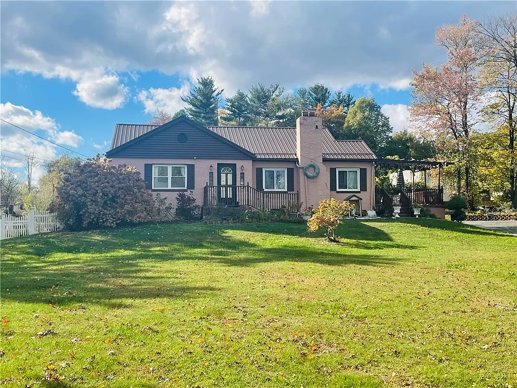 16 Coates Ave photo 1