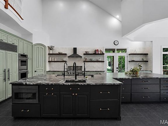 3rd image of 522 Morel Ct