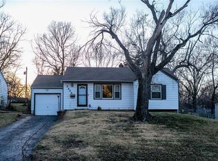 8648 Sleepy Hollow Rd, Kansas City, MO 64114