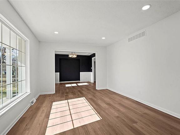5th image of 1014 N Forest Ln