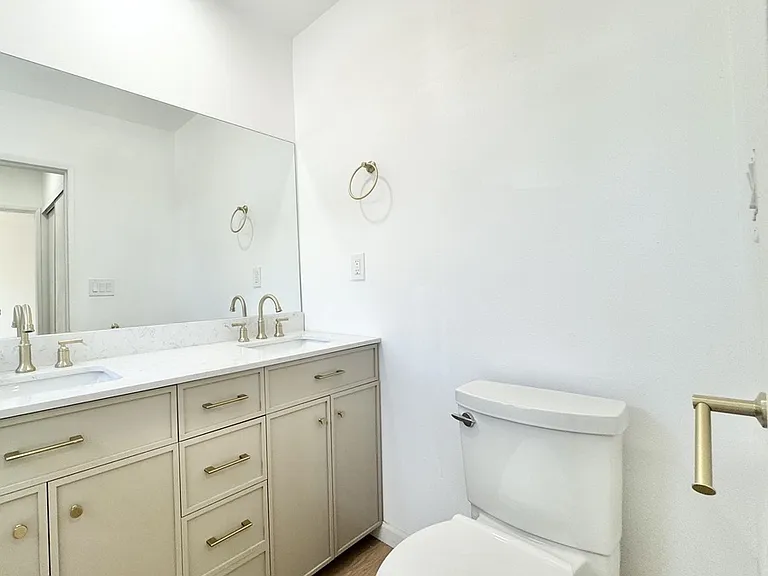 6561 Fulton Ave #13 — Photo 9