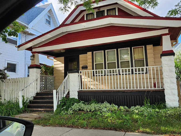 824 E Russell Ave