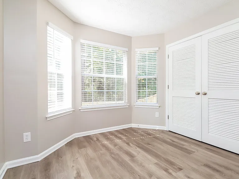 1085 Ivey Ln — Photo 5