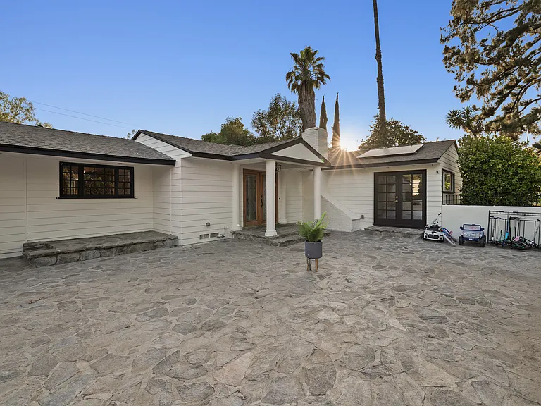 5835 Hillview Park Ave — Photo 49