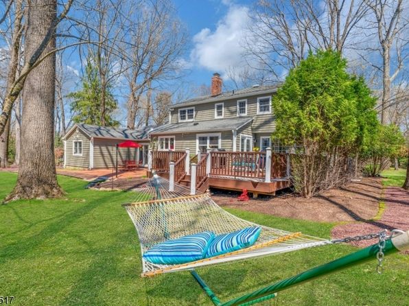 30 Cedar Dr, Allendale Boro, NJ 07401
