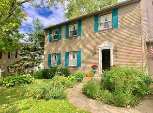 1220 Guildford Ct, Iowa City, IA 52240