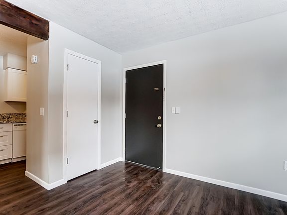 4th image of 722F Collins Ave