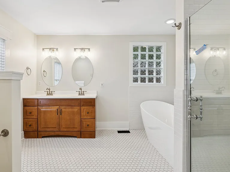 1106 Lawrence Ave — Photo 13