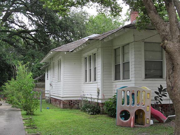5th image of 1051 Veronica St