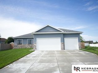 8921 Trader Ct, Lincoln, NE 68507