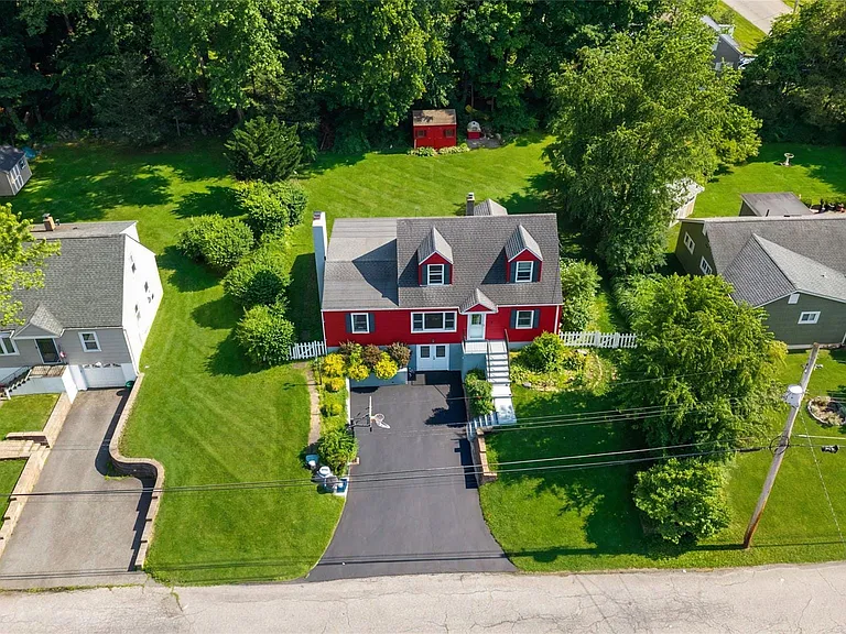 9 Cross Ln — Photo 25