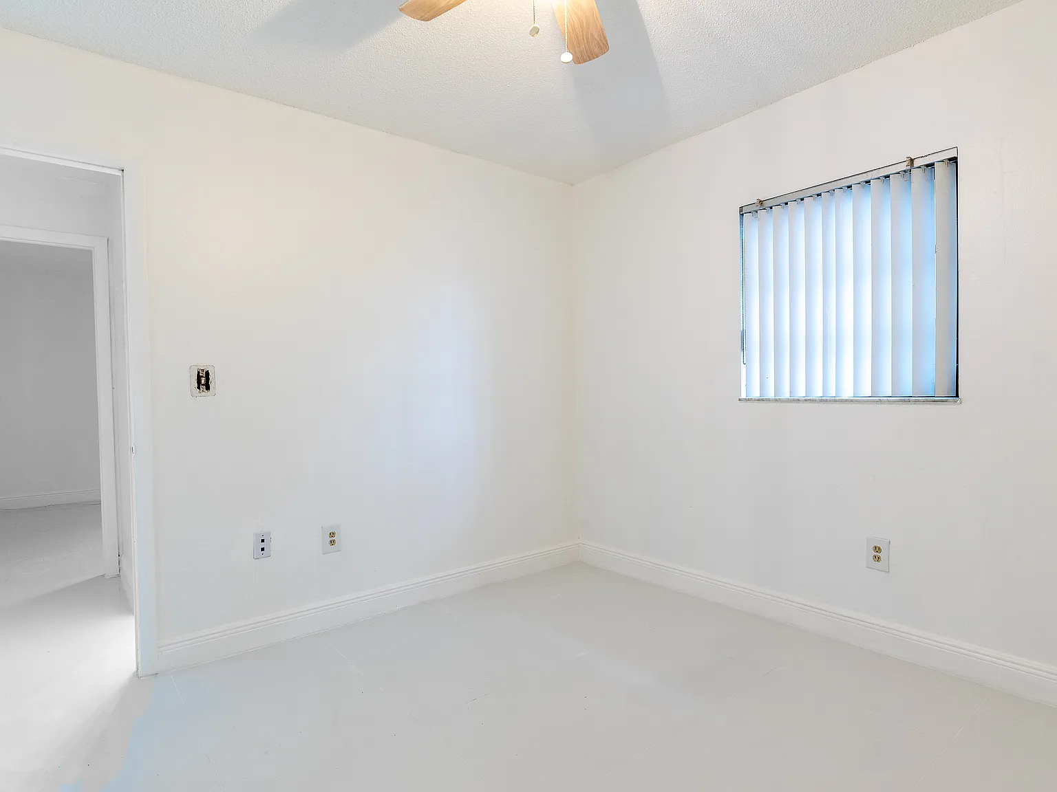 3 bed, 1057 sqft, $3,200 — Photo 4