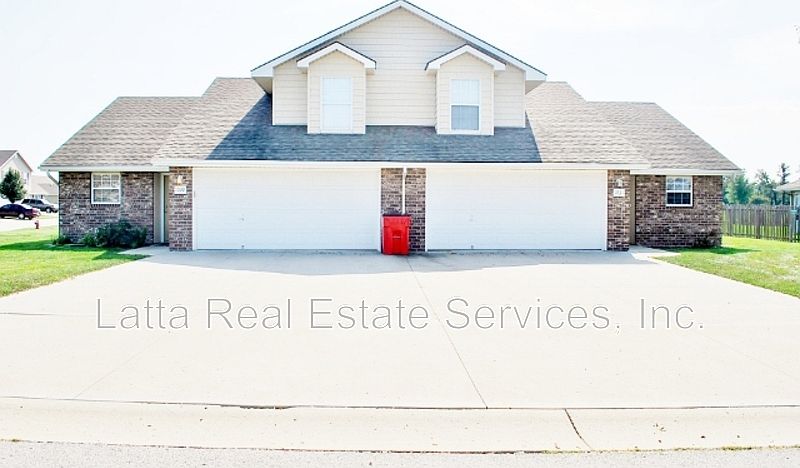 1st image of 1029 NW Willow Dr