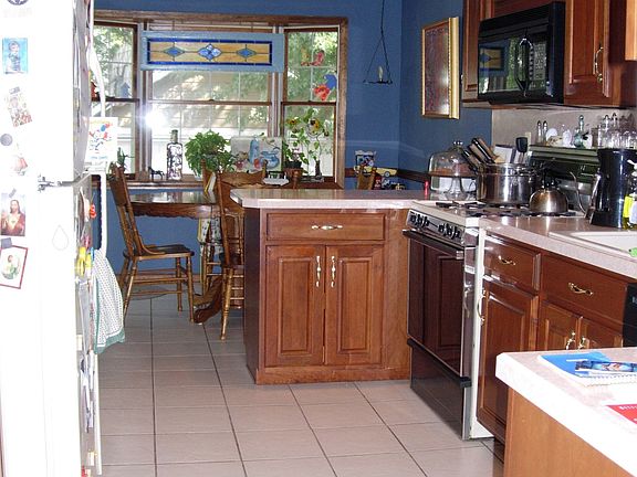 Large Eat-In Kitchen