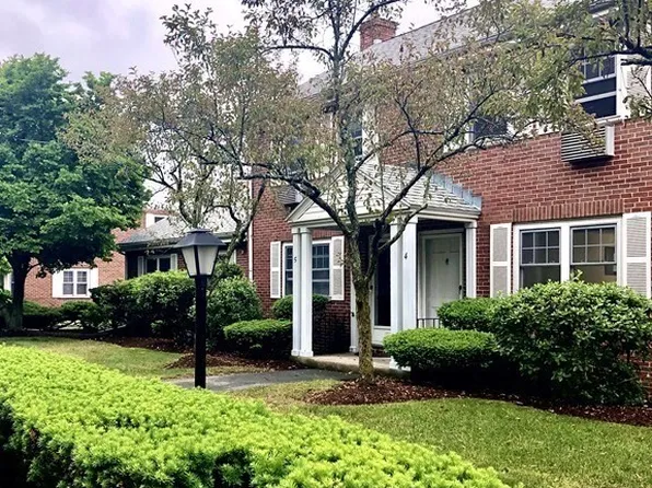 4 Emerson Gardens Rd #4, Lexington, MA 02420