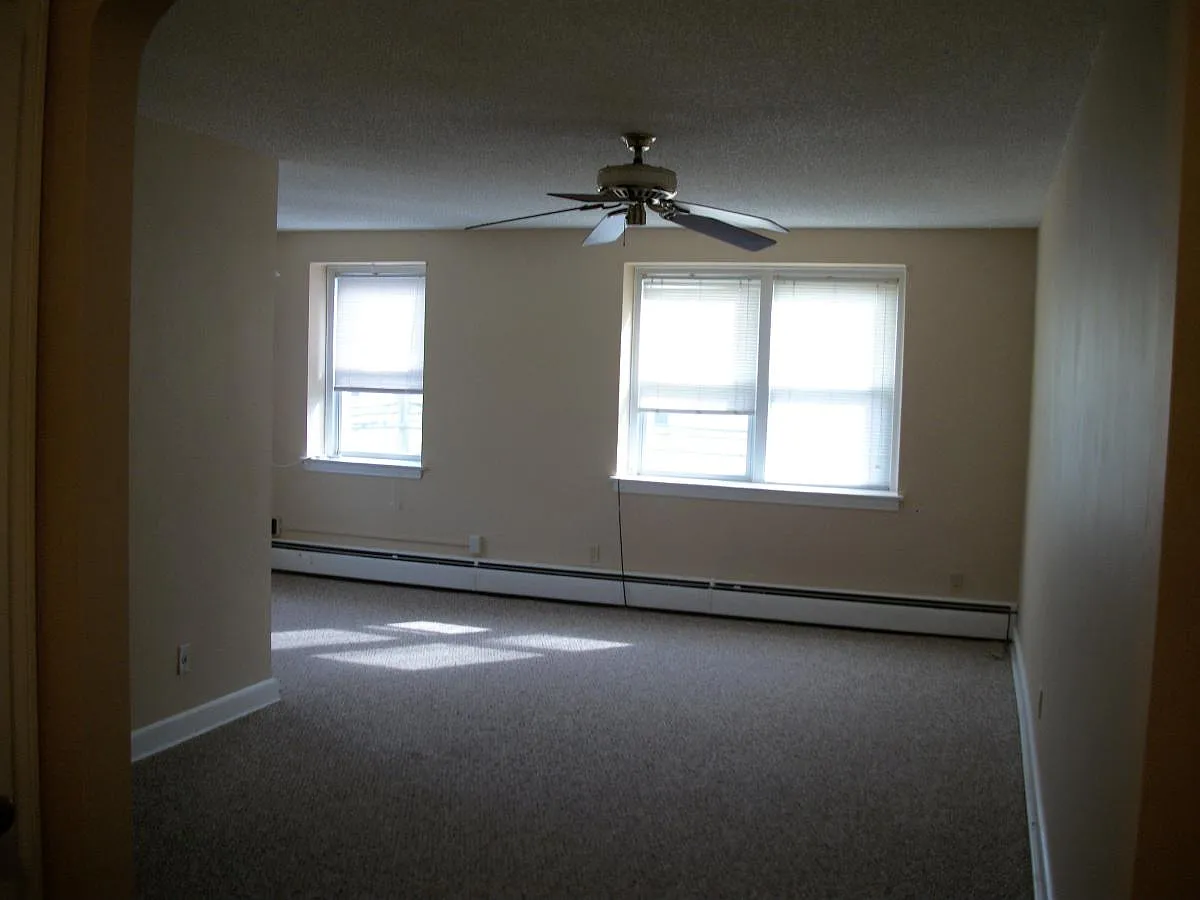 2 bed, $1,425 — Photo 2