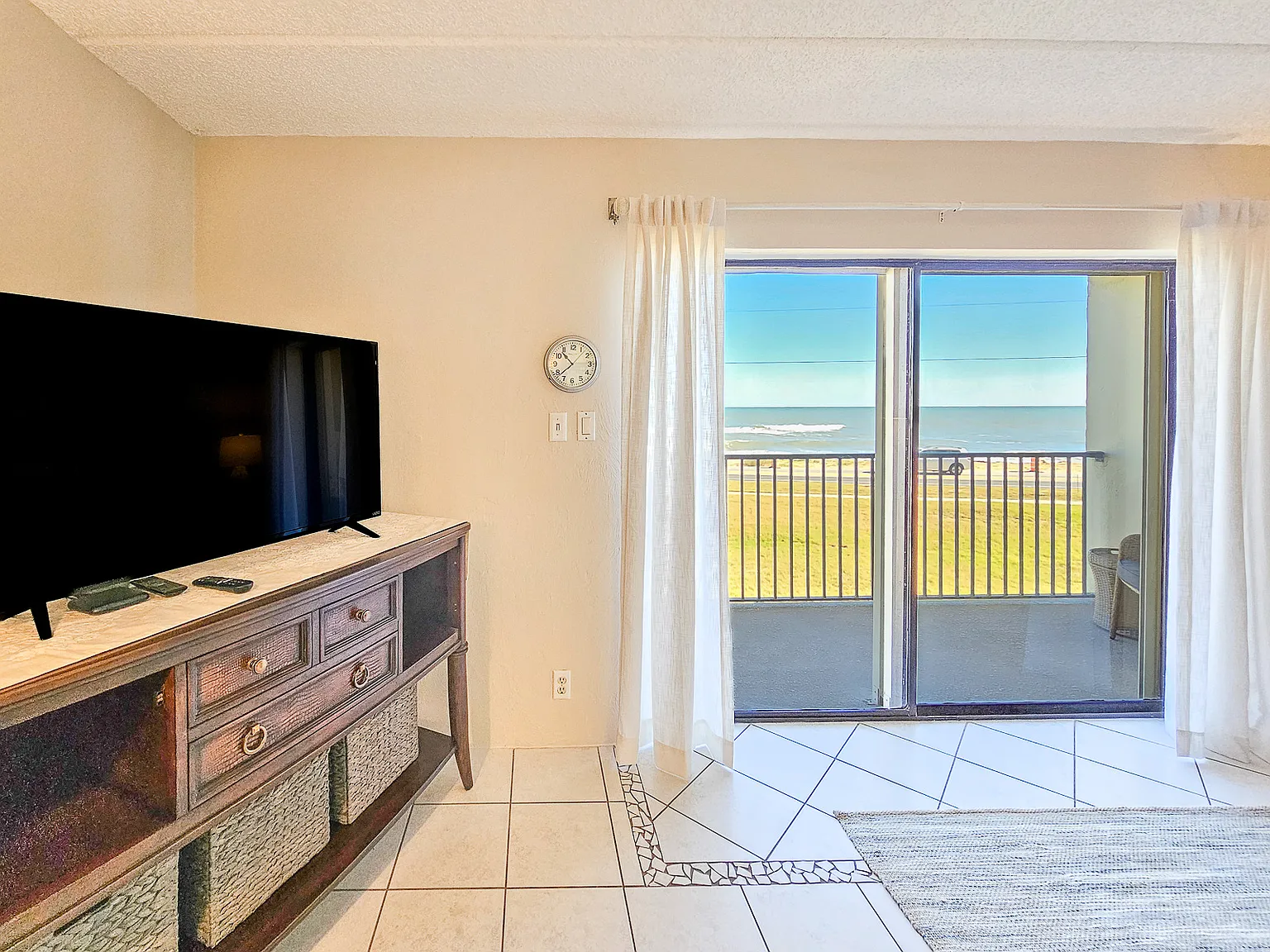 3 bed, 1415 sqft, $4,000 — Photo 3