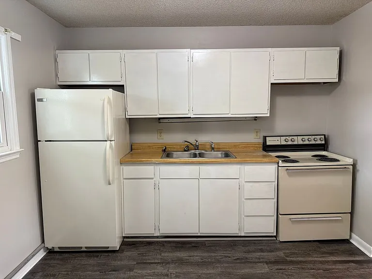 2310 Indian Dr — Photo 2