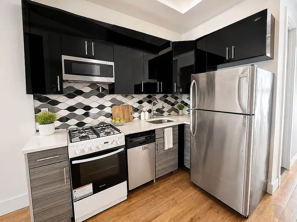 306 Evergreen Ave #3R