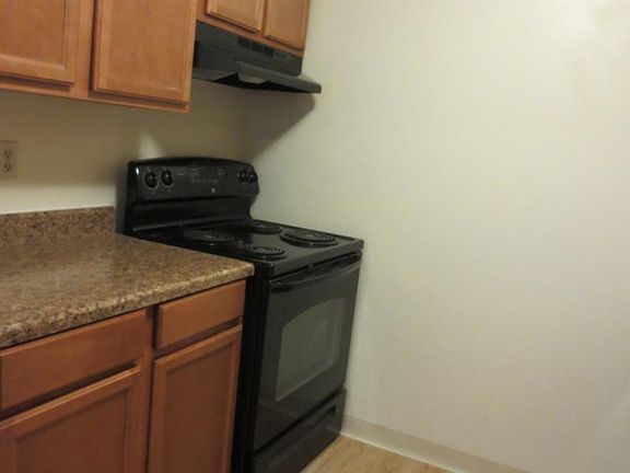 Kitchen - NEW (with self cleaning oven)