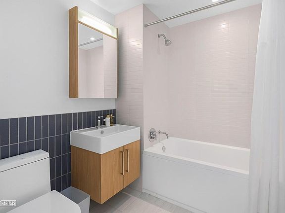 2nd image of 415 Red Hook Ln APT 4C