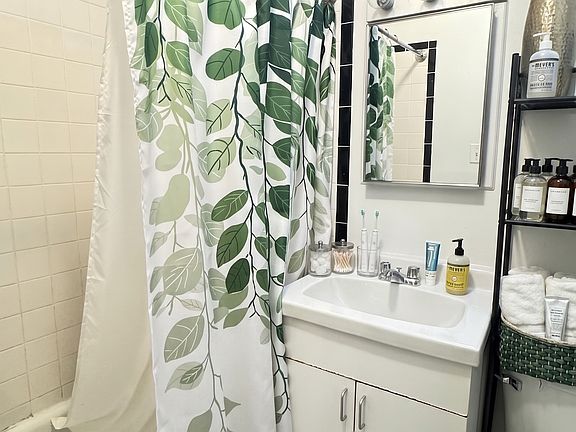 4th image of 341 E 19th St APT 3A