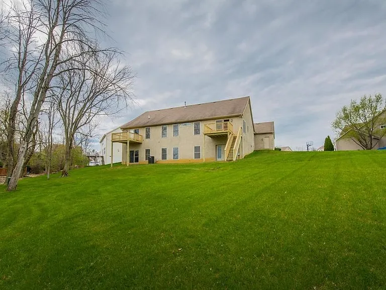 2323 Charoe St — Photo 16