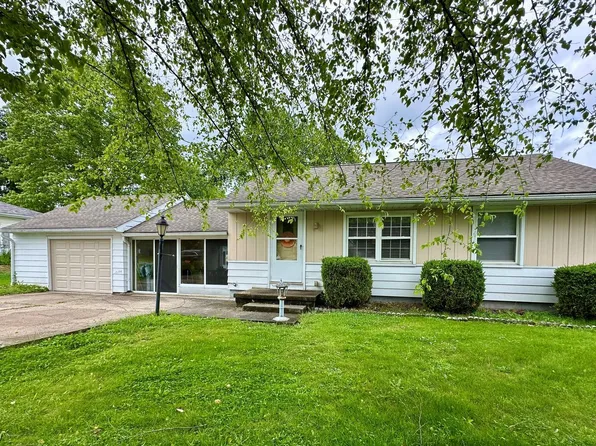 1215 Douglass Ave, Barberton, OH 44203