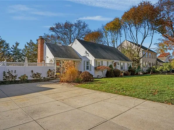 38 Angela Ave, Cranston, RI 02921