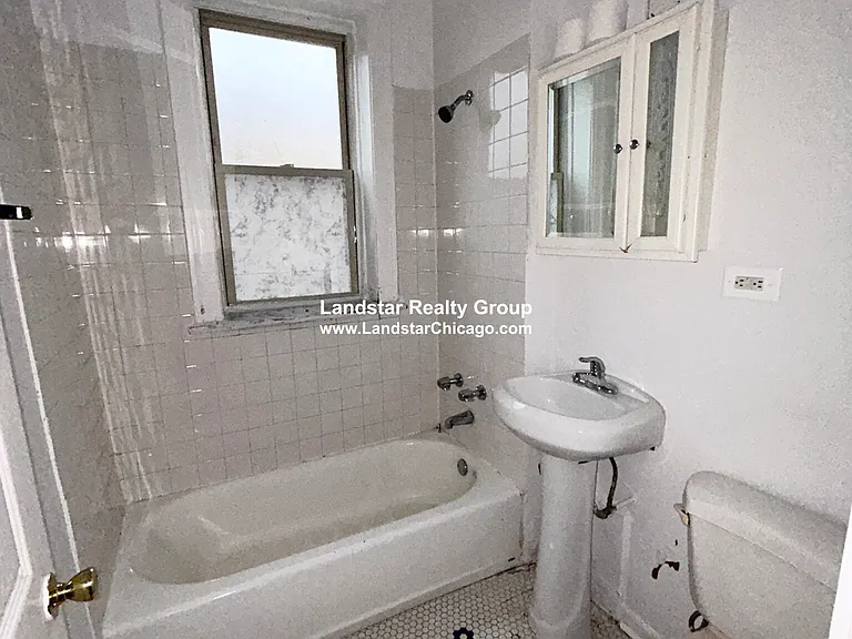 2859 W Berteau Ave #G — Photo 6
