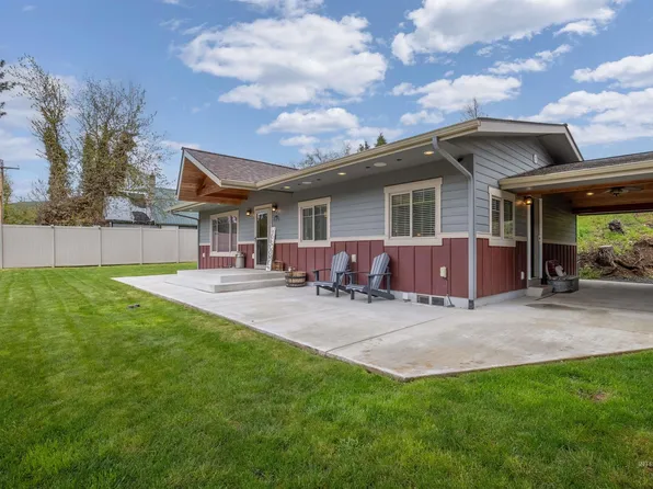 19512 Honeysuckle Ln, Lenore, ID 83541