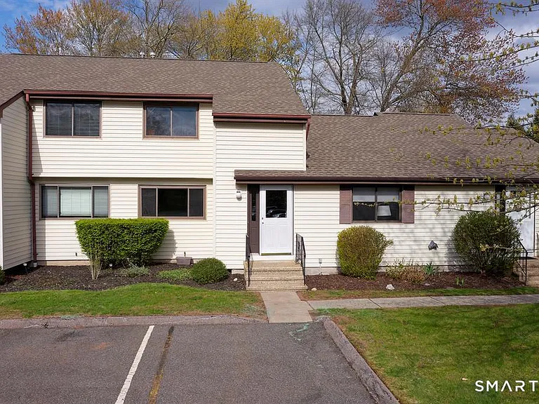 6 Oak Forest Dr #3 — Photo 1
