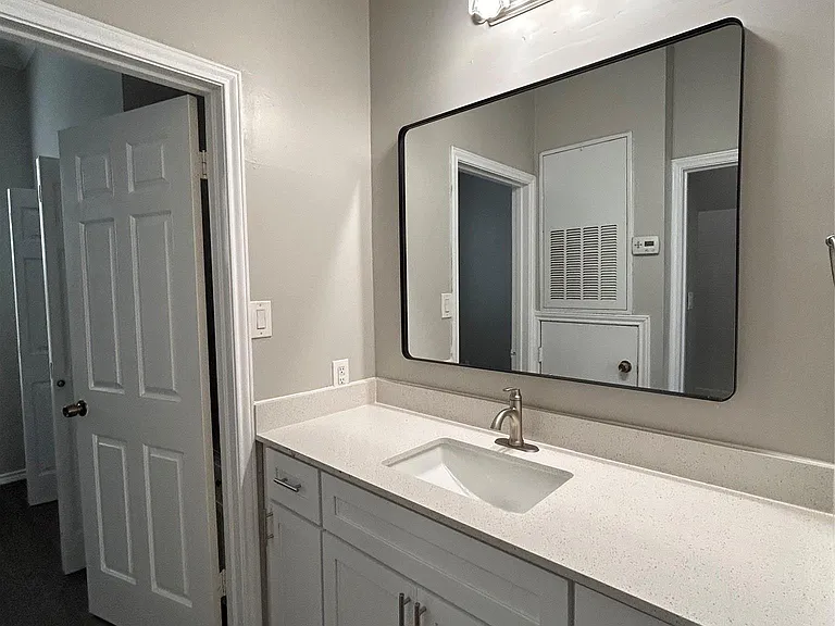 2814 Nueces St #106 — Photo 4