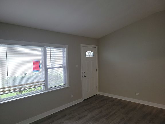 3rd image of 1421 Burnham Ave