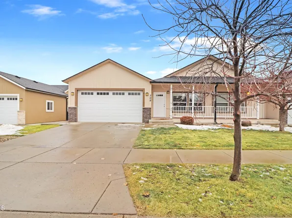 709 40th St E, Williston, ND 58801