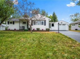 225 Rosecroft Dr, Rochester, NY 14616