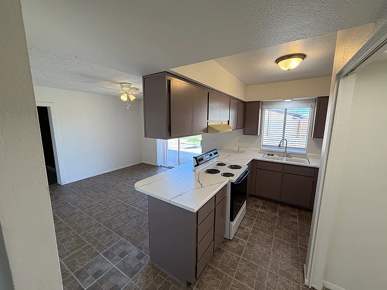 6102 W Osborn Rd — Photo 4