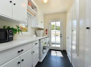 1232 Meadowbrook Rd, Altadena, CA 91001