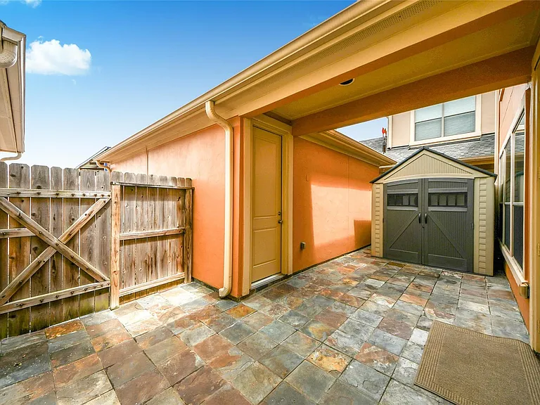 2046 Palm Forest Ln — Photo 37
