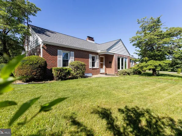 5 Orchard Cir, Greencastle, PA 17225