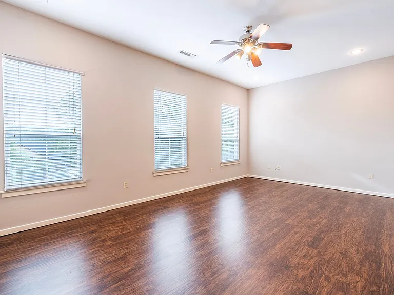 40 E Maple St #3 — Photo 2