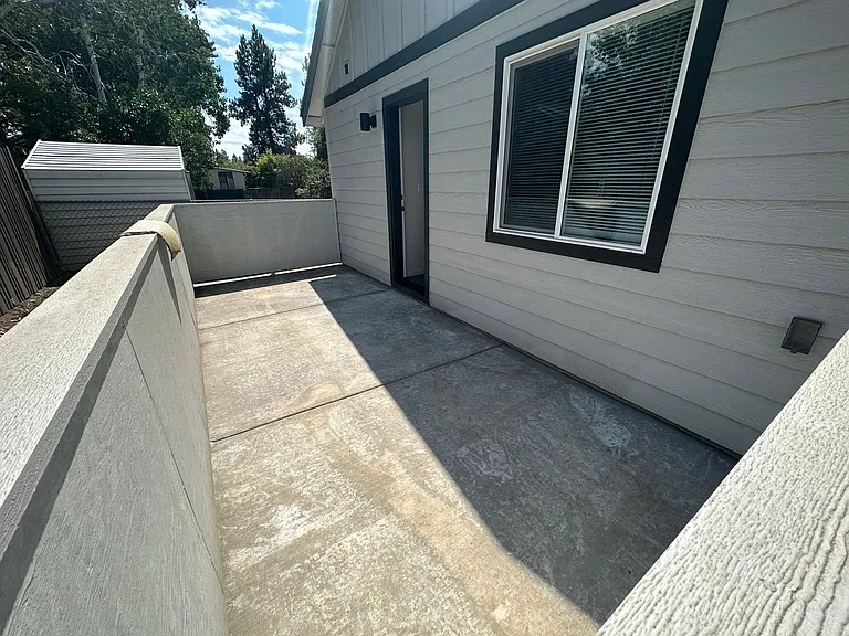 805 NE Lafayette Ave — Photo 12