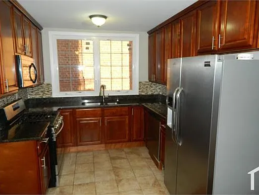 1135 E 84th St #1 — Photo 10