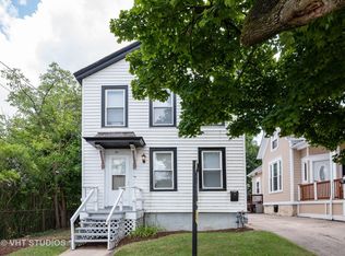 211 Henry St, Elgin, IL 60120