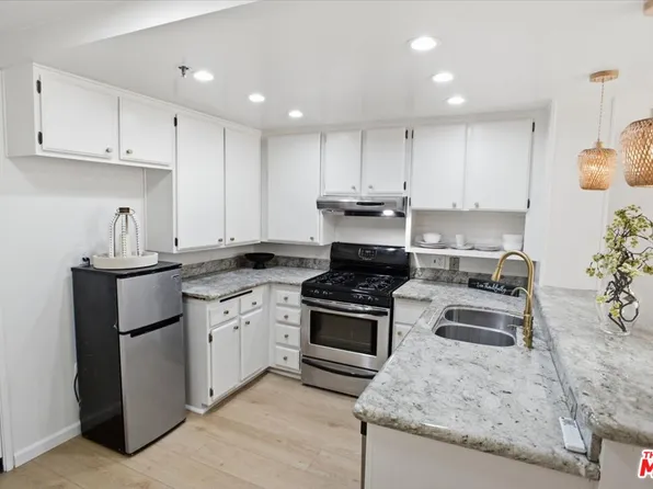 5143 Bakman Ave APT 203, North Hollywood, CA 91601
