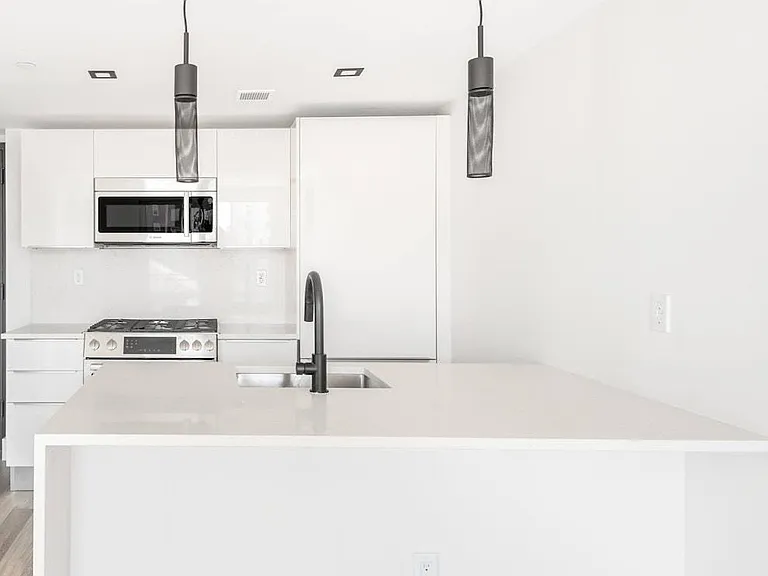 2218 Ocean Ave — Photo 1